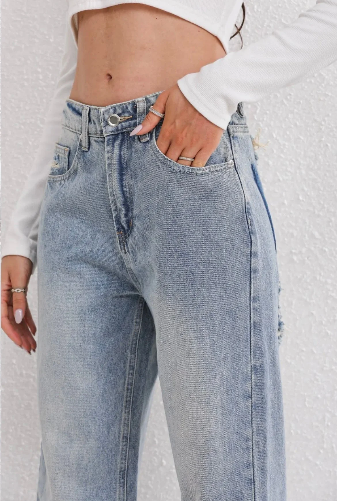 Straight Fit-Jeans mit Distressed-Look - Vintage-Denim mit modernen Details