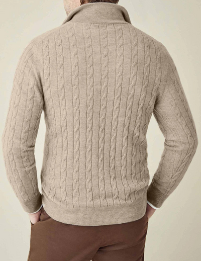 Stylischer Pullover mit Reißverschluss aus Kabelstrick