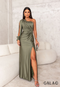 Gala - Einschultriges, langärmliges, plissiertes Kleid