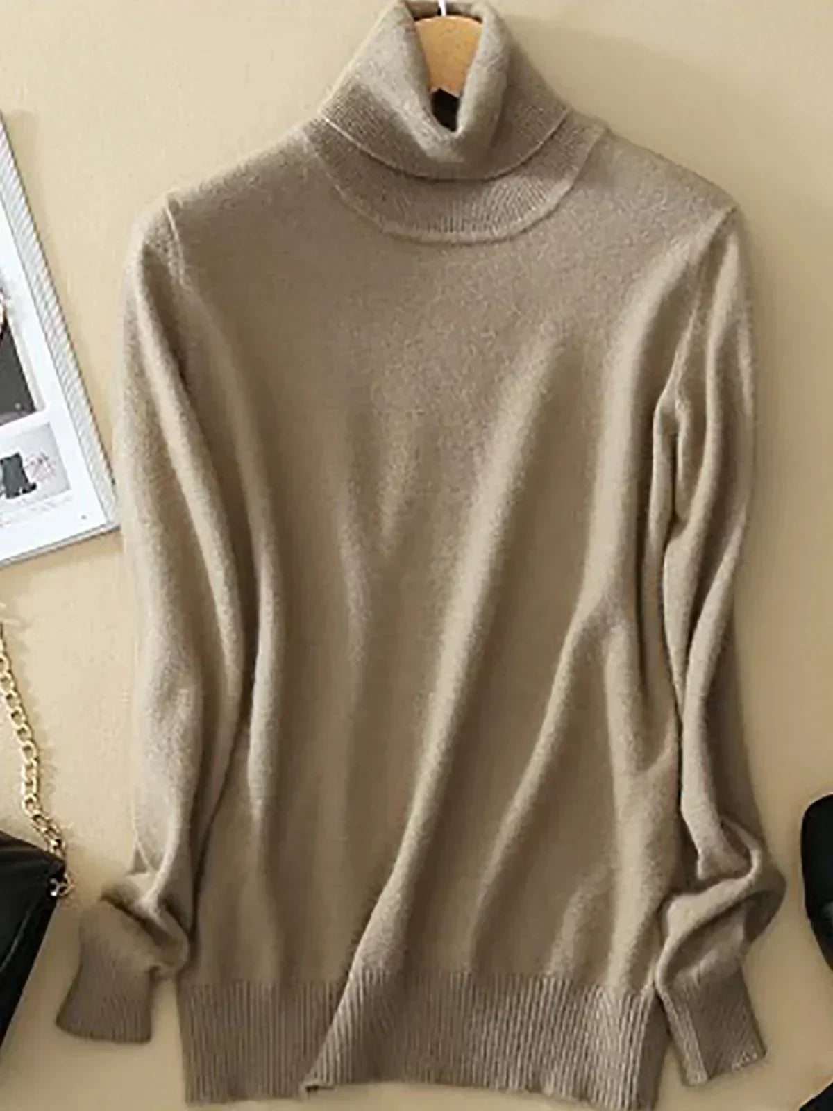 Maglione classico a collo alto per donna