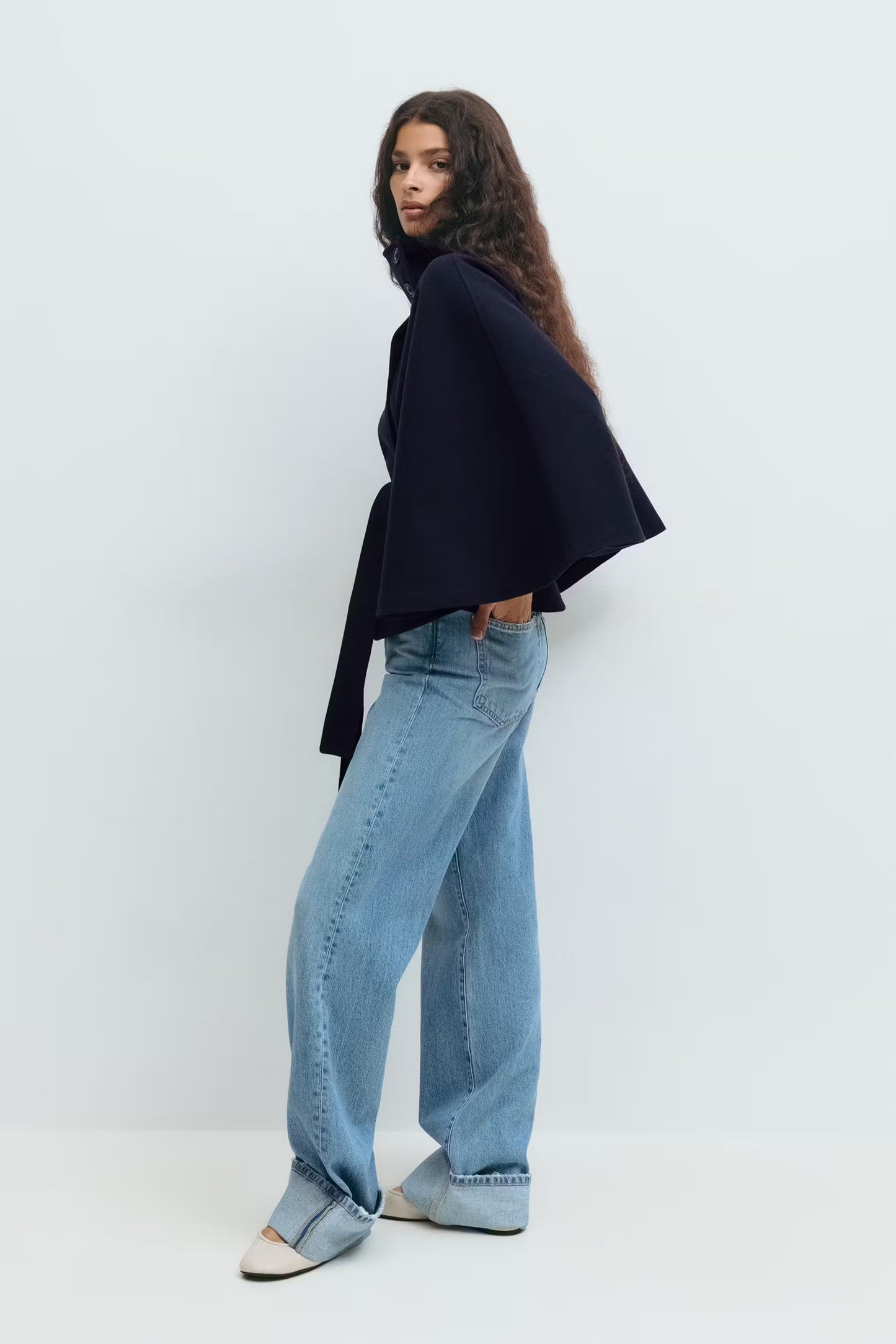 Manteau élégant pour femme avec ceinture et col montant