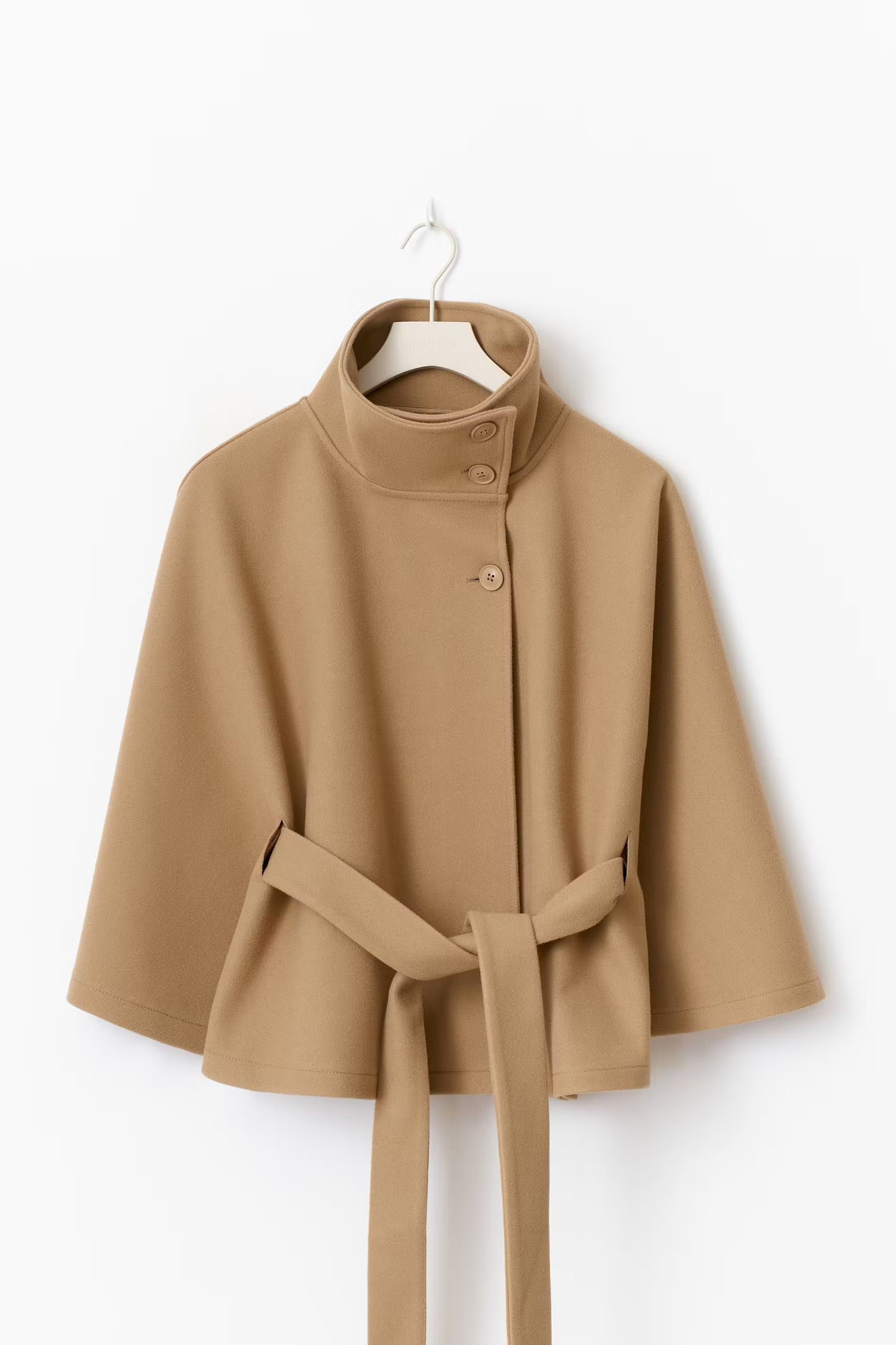 Manteau élégant pour femme avec ceinture et col montant