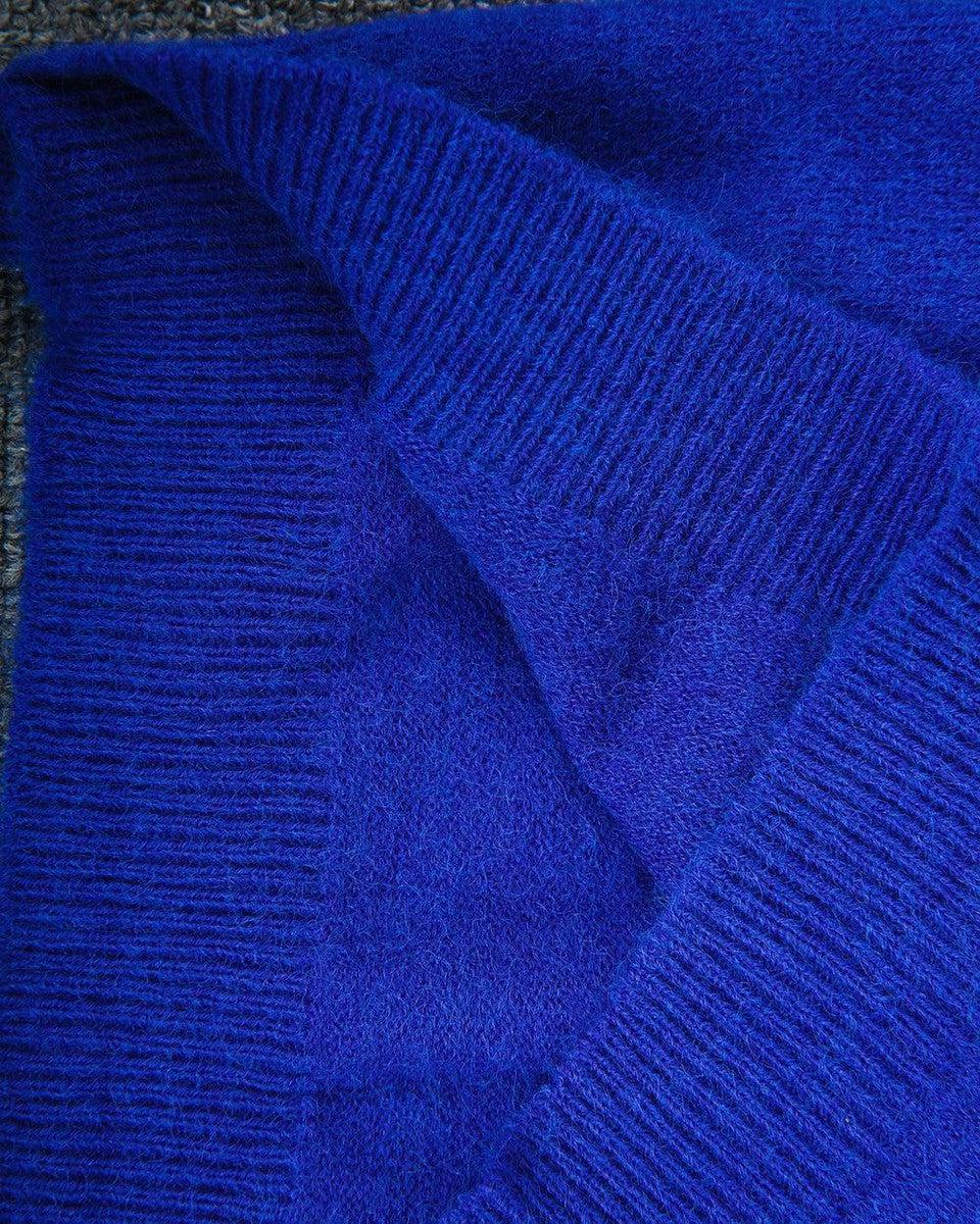 Jersey azul liso informal con mangas largas y cuello redondo