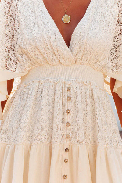 Dreamy Nights - Minikleid mit V-Ausschnitt und Spitze