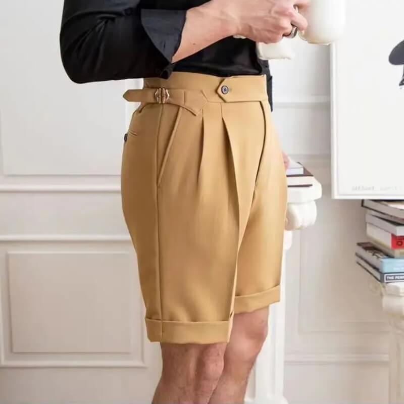 Modern, casual men's shorts in knee length
