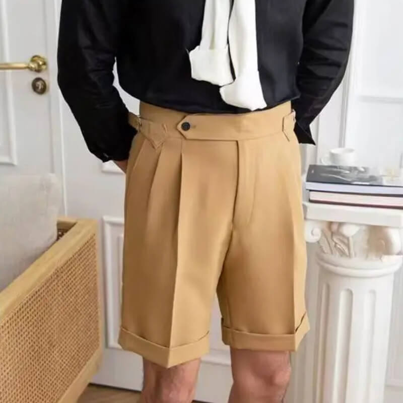 Modern, casual men's shorts in knee length