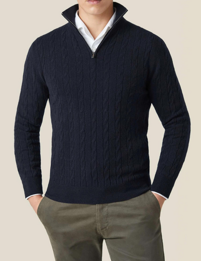 Stylischer Pullover mit Reißverschluss aus Kabelstrick