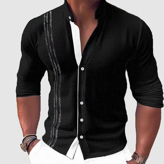 Camicia a maniche lunghe con colletto e patta con bottoni
