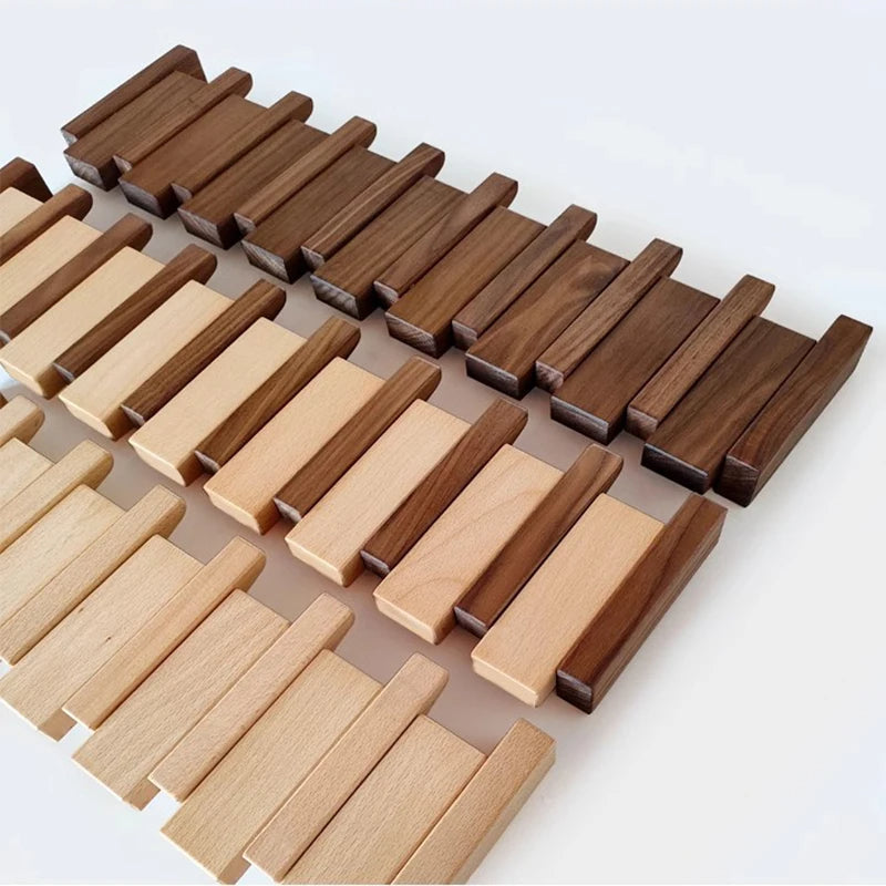 Wandgarderobe aus Holz - Handgefertigter Piano-Garderobenständer mit Klapphaken