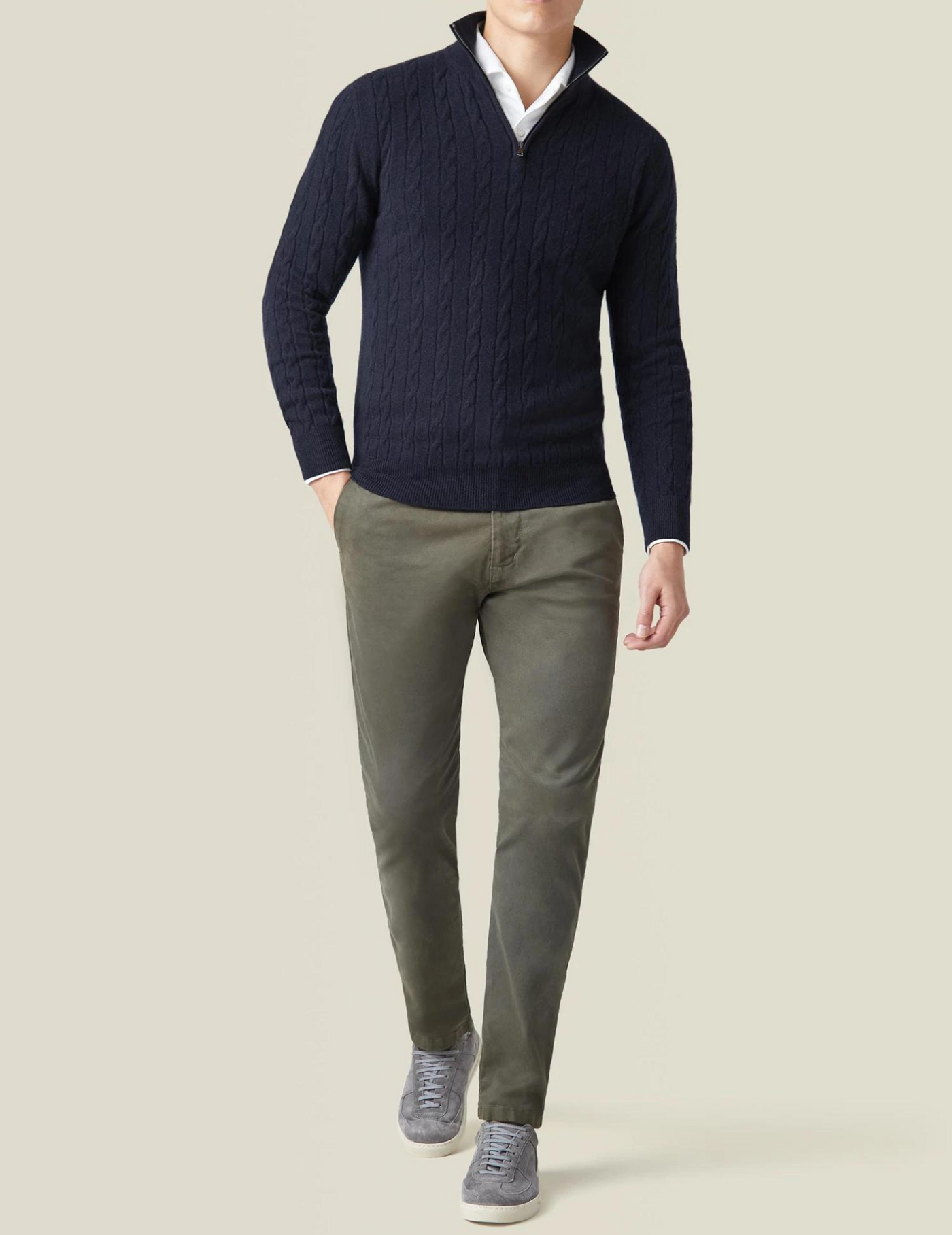 Stylischer Pullover mit Reißverschluss aus Kabelstrick