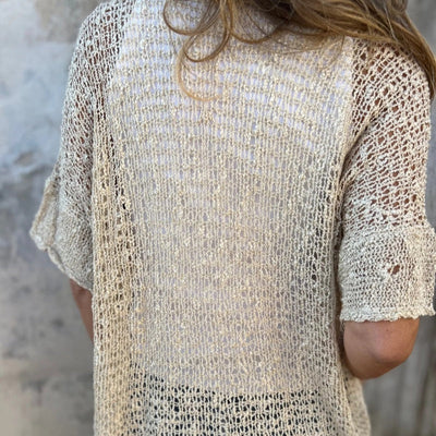 Paloma | Bluse mit V-Ausschnitt kurzen Ärmeln und Knopfdetail