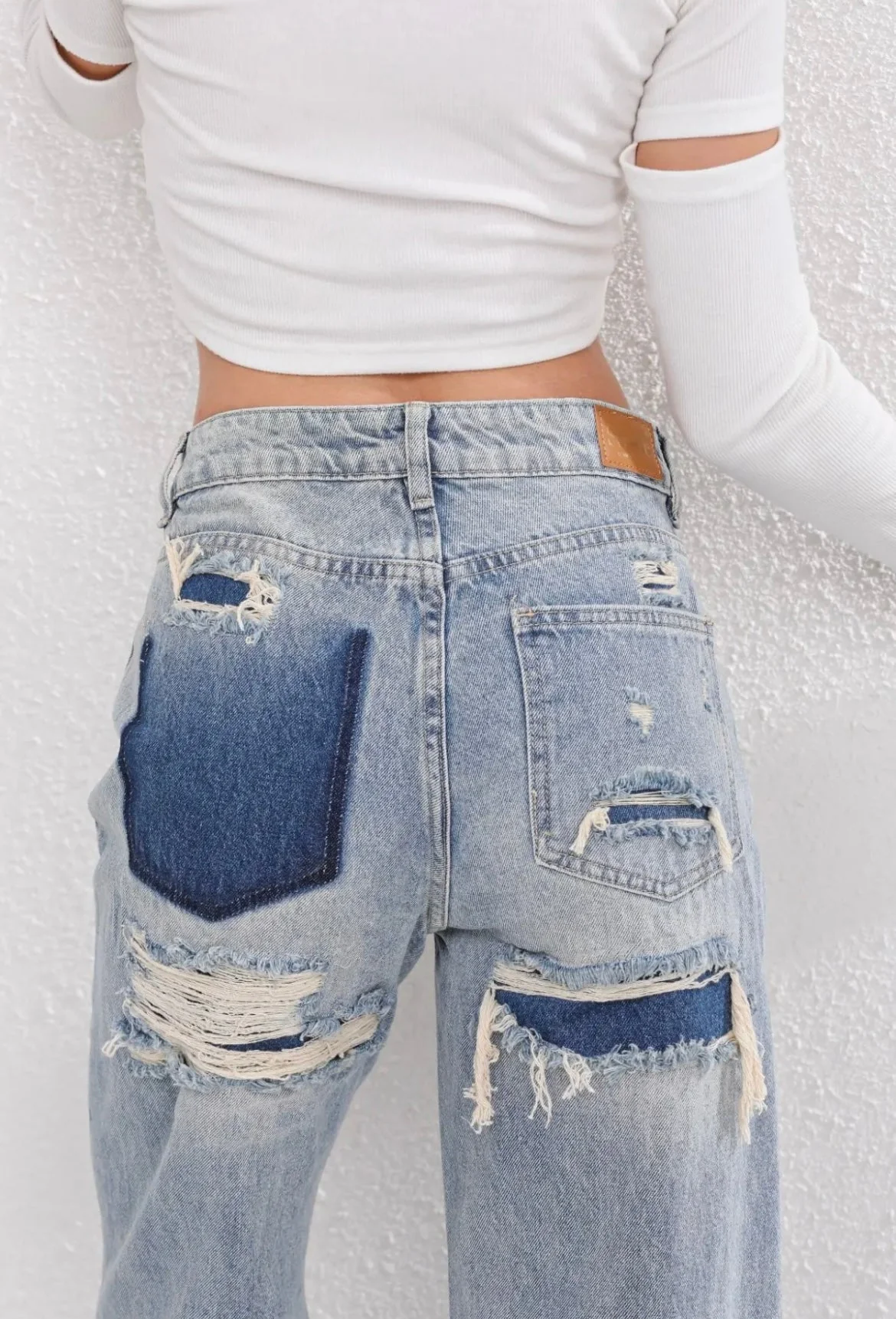 Straight Fit-Jeans mit Distressed-Look - Vintage-Denim mit modernen Details