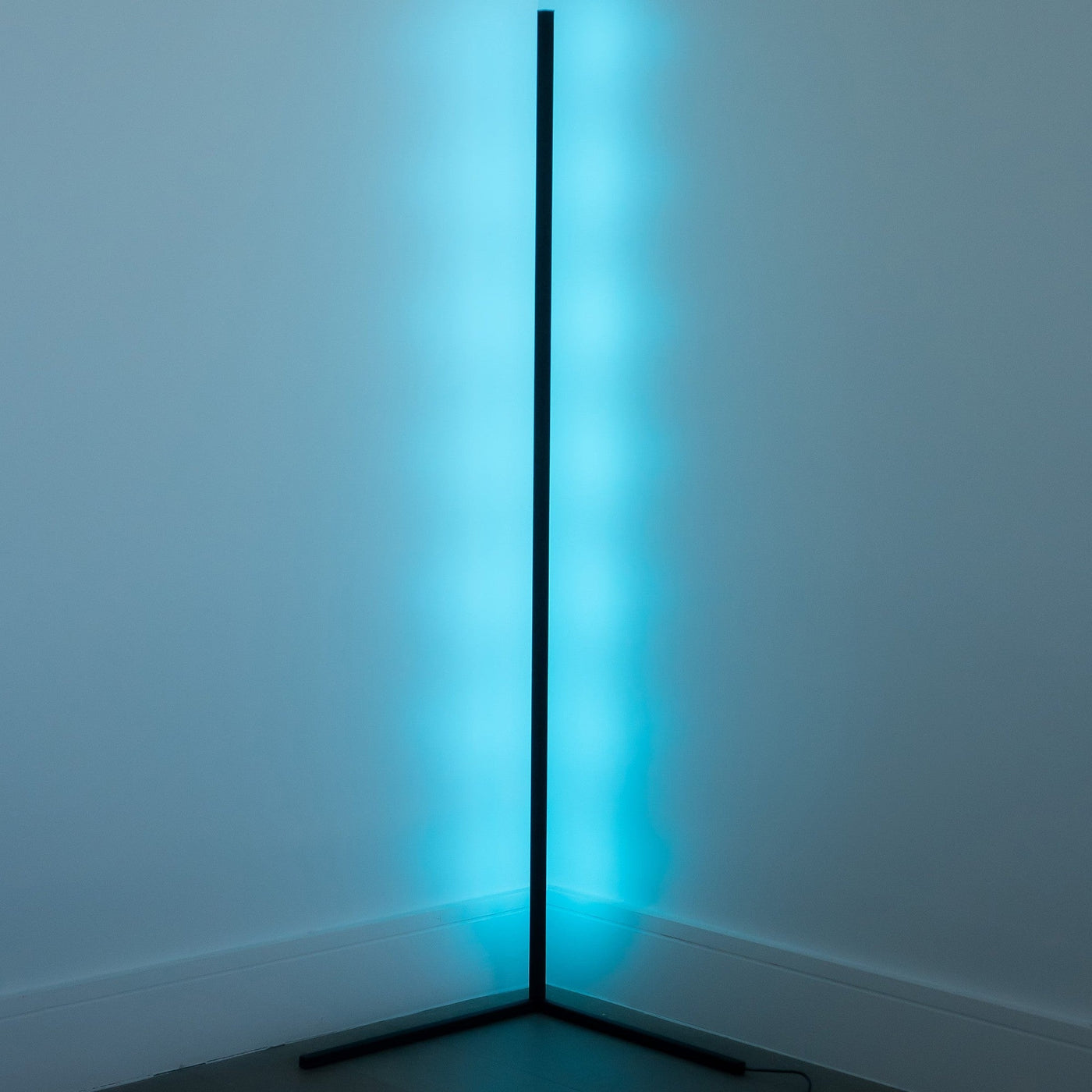 Schlanke LED-Eckleuchte | Einstellbare Helligkeit für Wohnzimmer oder Schlafzimmer