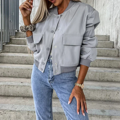 Damen-Bomberjacke mit Pattentaschen - Kurzes Modell mit Druckknopfverschluss