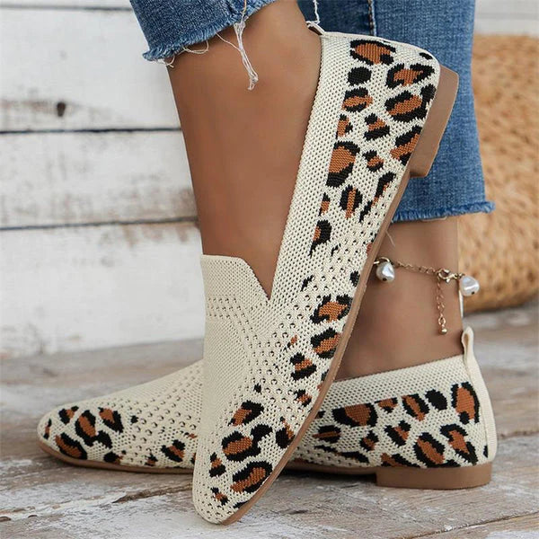 Claudia - Άνετα, αντιολισθητικά γυναικεία παπούτσια με επίπεδη σόλα και υποστήριξη της καμάρας του ποδιού