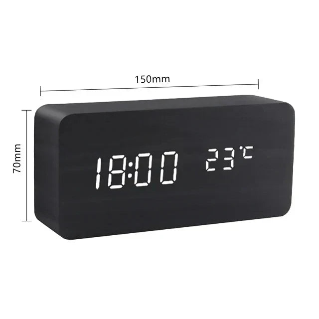 Reloj despertador digital de madera: pantalla LED, control por voz, brillo ajustable.