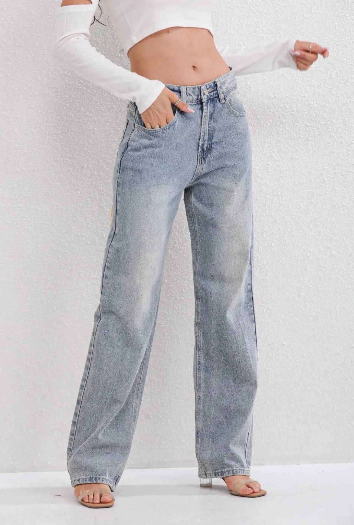 Straight Fit-Jeans mit Distressed-Look - Vintage-Denim mit modernen Details