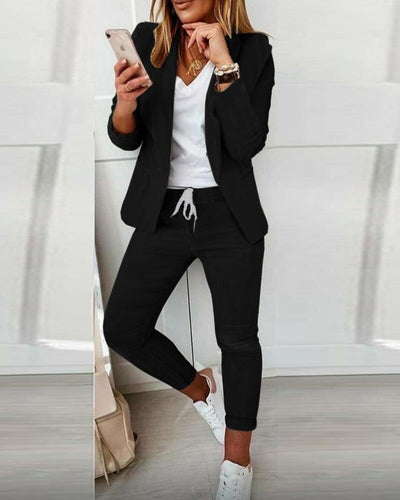 Valor | Eng anliegender Blazer und bequeme Hose mit Kordelzug