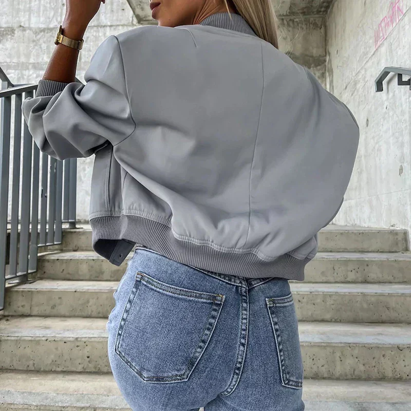 Damen-Bomberjacke mit Pattentaschen - Kurzes Modell mit Druckknopfverschluss