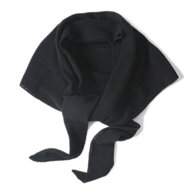 Elegante bufanda triangular de 100% lana: cálida y elegante para otoño e invierno.