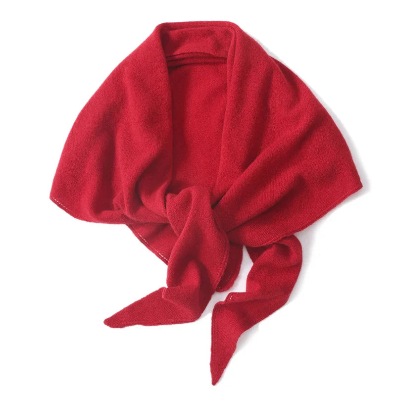 Elegante bufanda triangular de 100% lana: cálida y elegante para otoño e invierno.