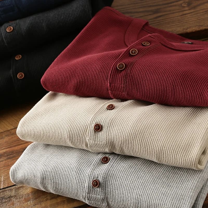 Klassisches langärmeliges Henley-Shirt für Männer