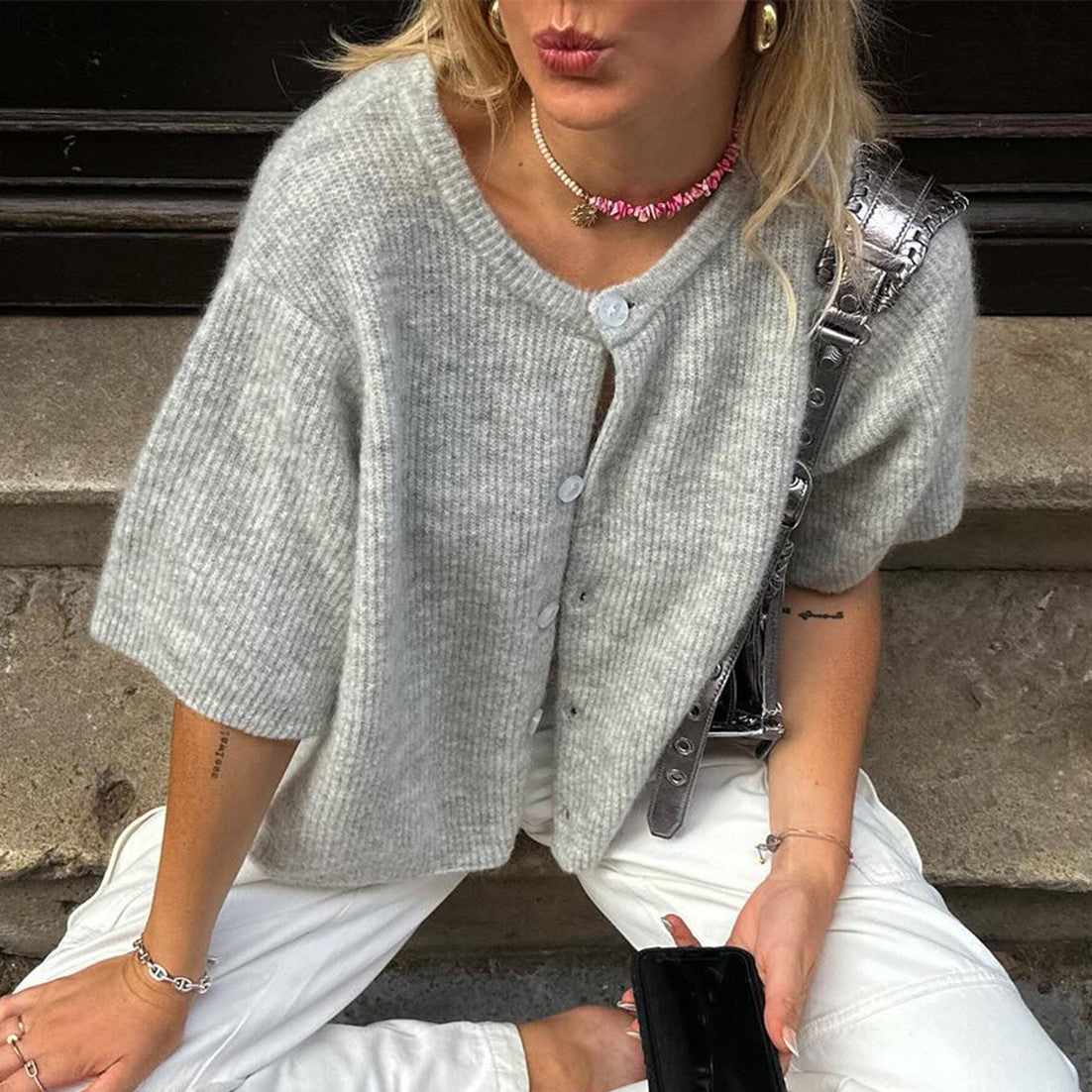 Short-sleeved crew neck cardigan for women | Ideal for all seasons