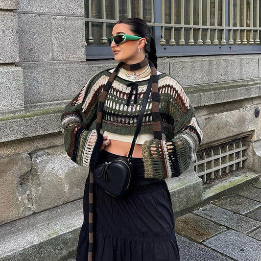 Krátky háčkovaný sveter pre ženy