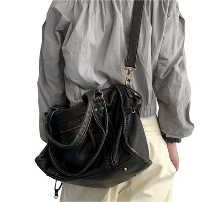 Bolso de hombro estructurado para mujer con acabado lavado y compartimentos.