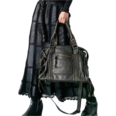 Bolso de hombro estructurado para mujer con acabado lavado y compartimentos.