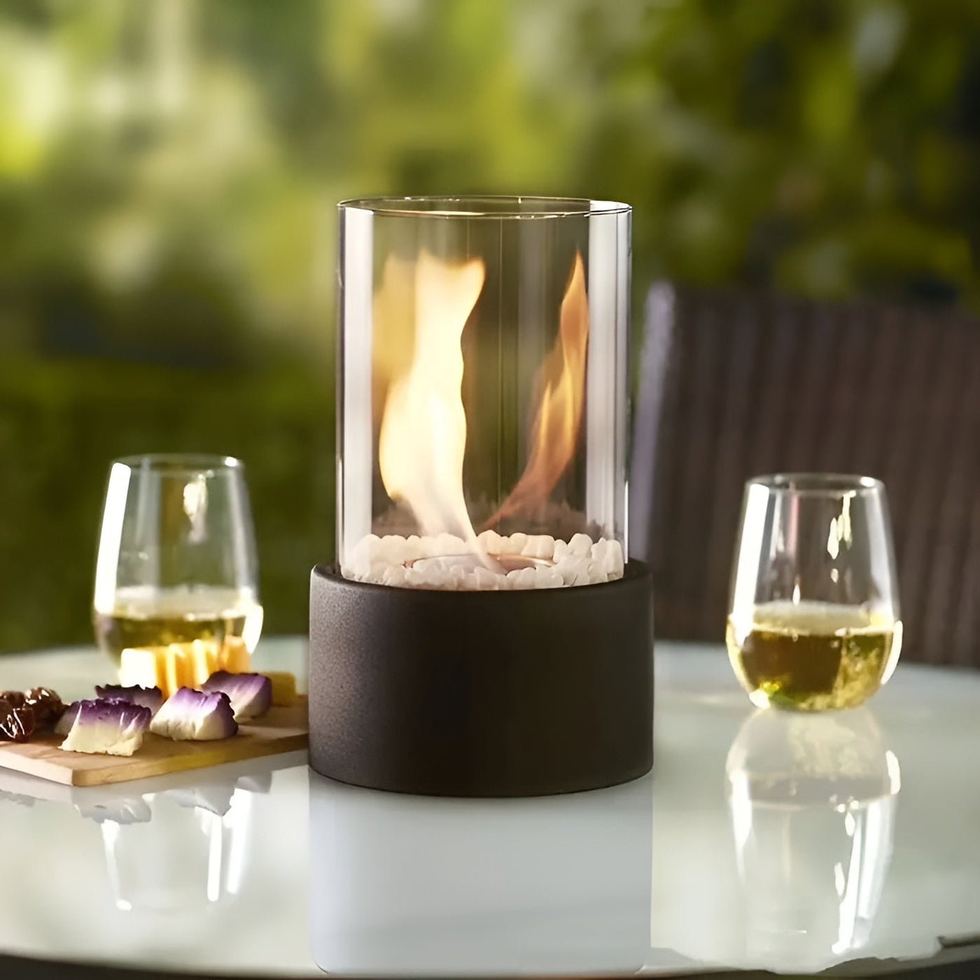 Lujolux | Elegante chimenea de mesa con base de metal negro