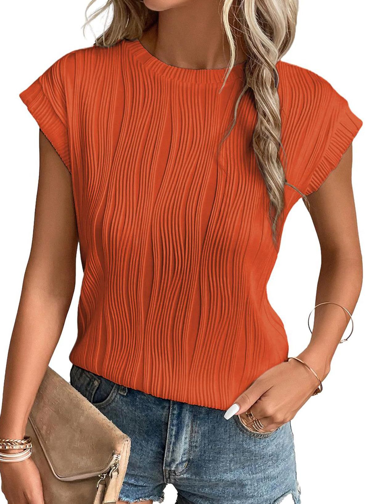 Loose-fitting T-shirt with round neckline for women - soft and stylish