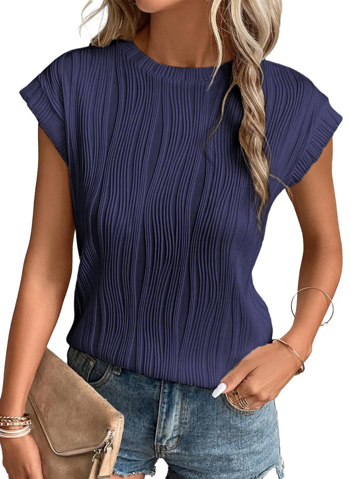 Loose-fitting T-shirt with round neckline for women - soft and stylish