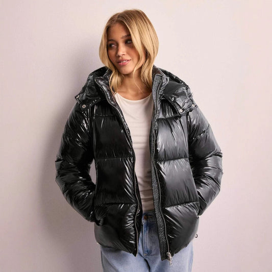 Glänzende Damen-Pufferjacke mit Kapuze & warmer Füllung