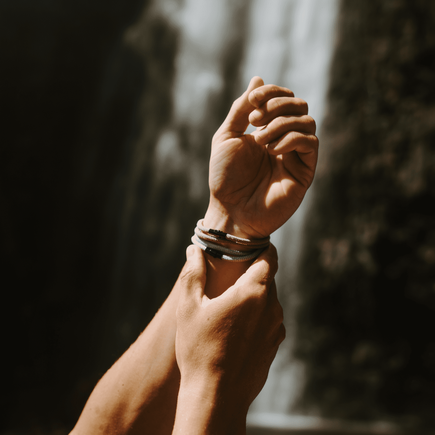 Ara - Bracelet magnétique en corde - Édition brune