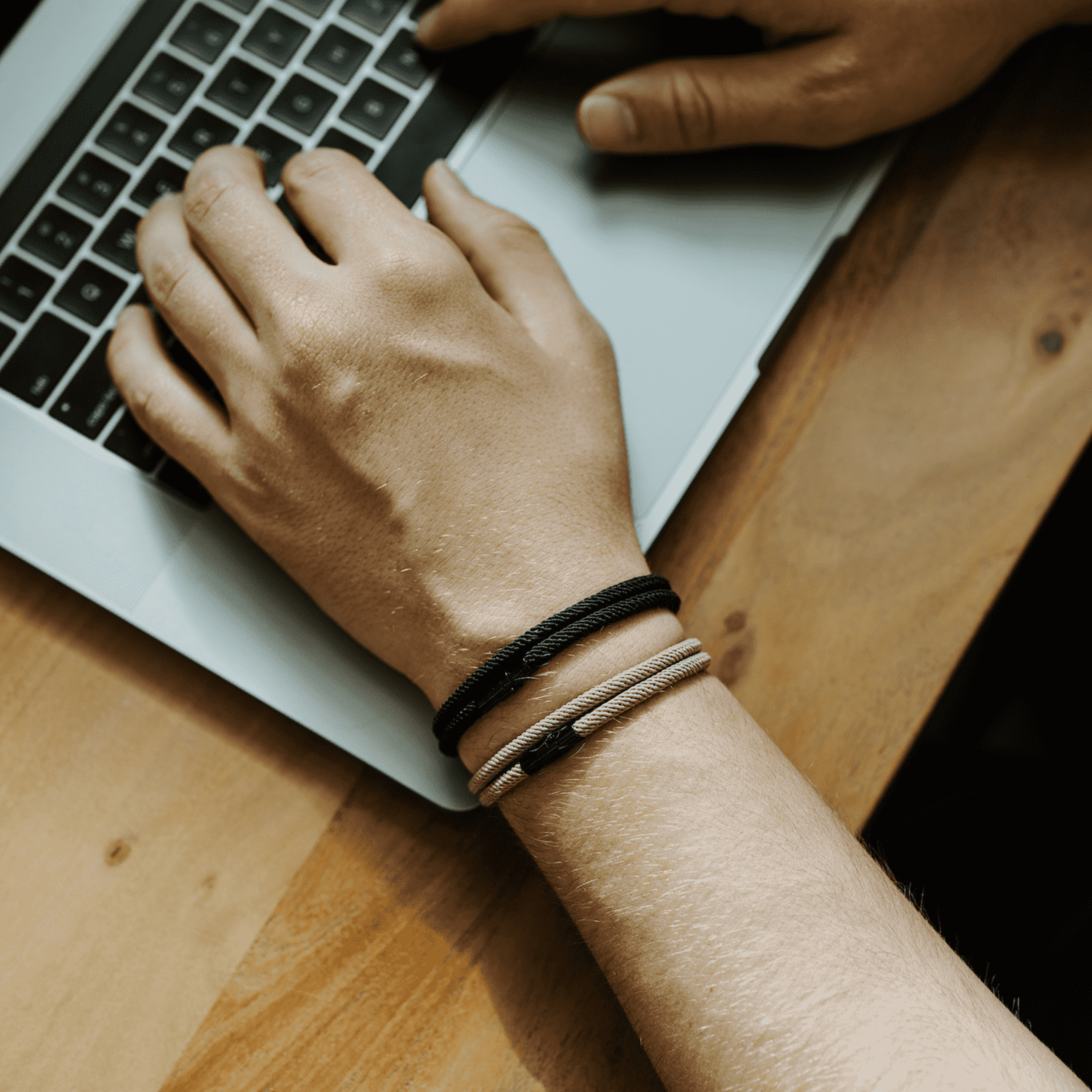 Ara - Bracelet magnétique en corde - Édition brune