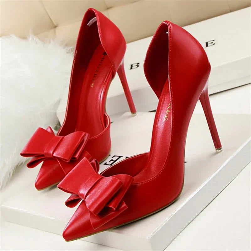 INGE | Schicke Pumps mit Schleifendetail und spitzer Spitze