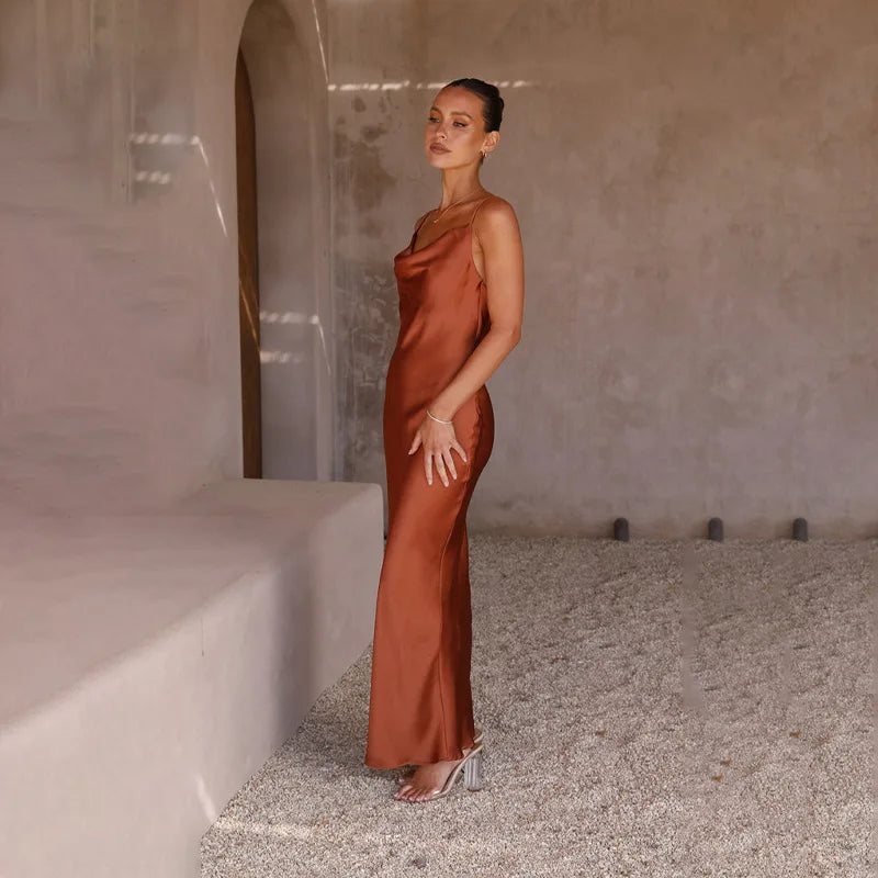 Leonie | Robe en satin avec langes