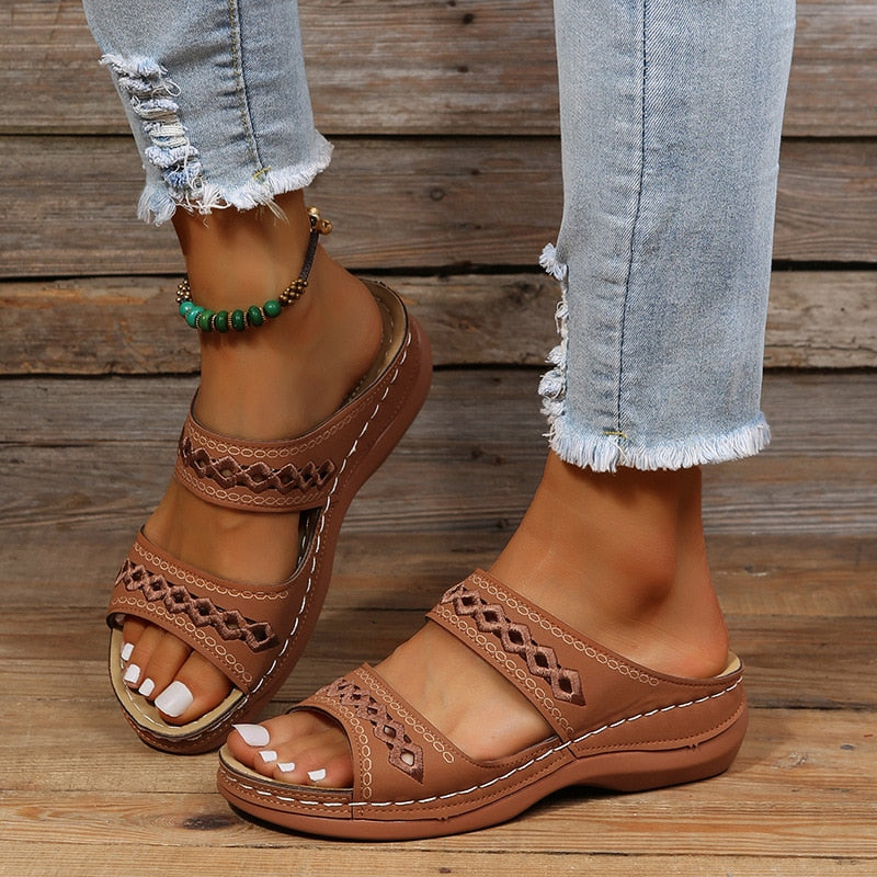 Orthopädische Sandalen für Frauen mit ergonomischem Fußbett