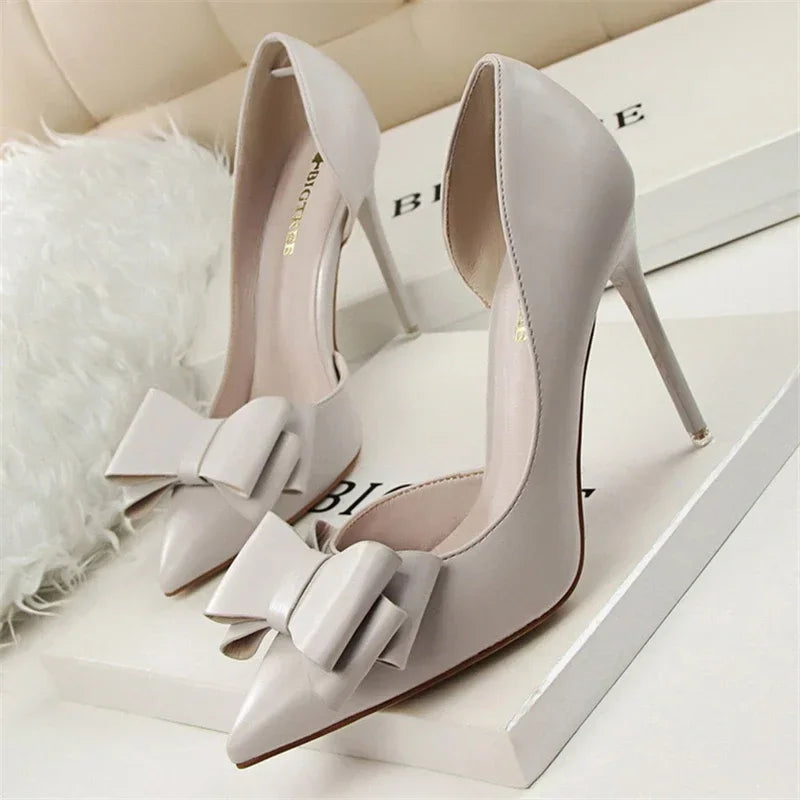 INGE | Schicke Pumps mit Schleifendetail und spitzer Spitze