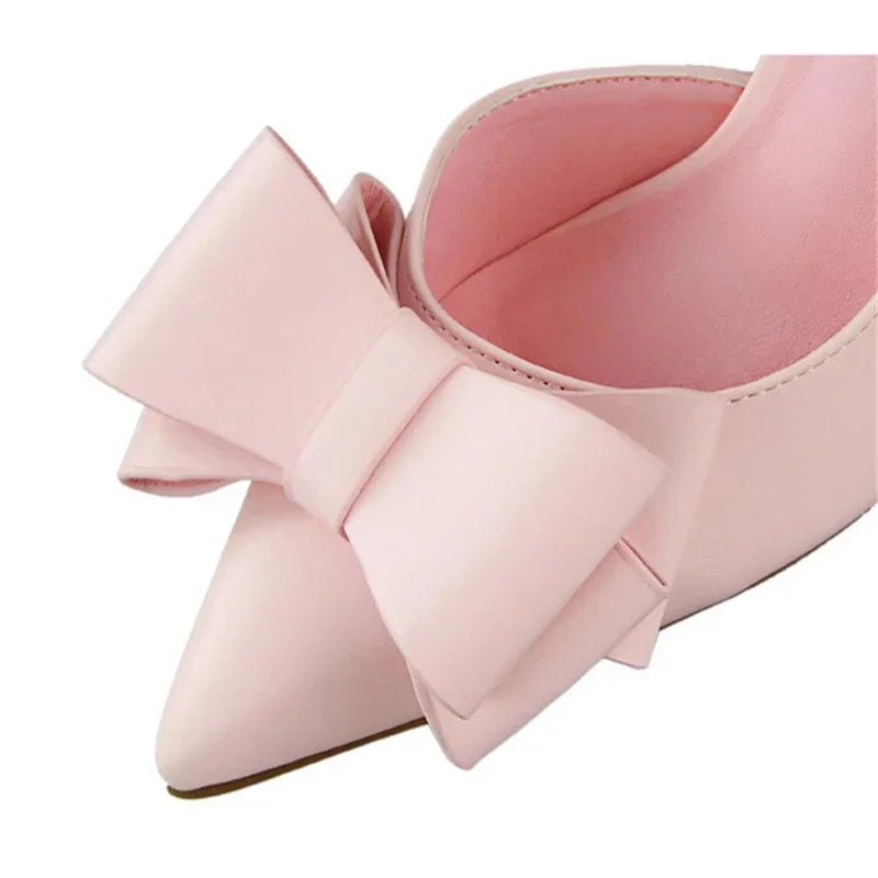 INGE | Schicke Pumps mit Schleifendetail und spitzer Spitze