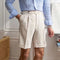 Maßgeschneiderte Shorts für Männer - 100% Baumwolle - plissierte Vorderseite - Saum mit Bündchen - knielange Passform