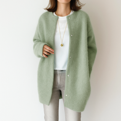 Cardigan green with model
