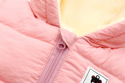 Warmer und kuscheliger Baby-Winterstrampler mit Ohren