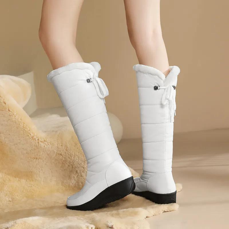 Botas de invierno para mujer con forro de piel: hasta la rodilla y cálidas para los días de nieve.