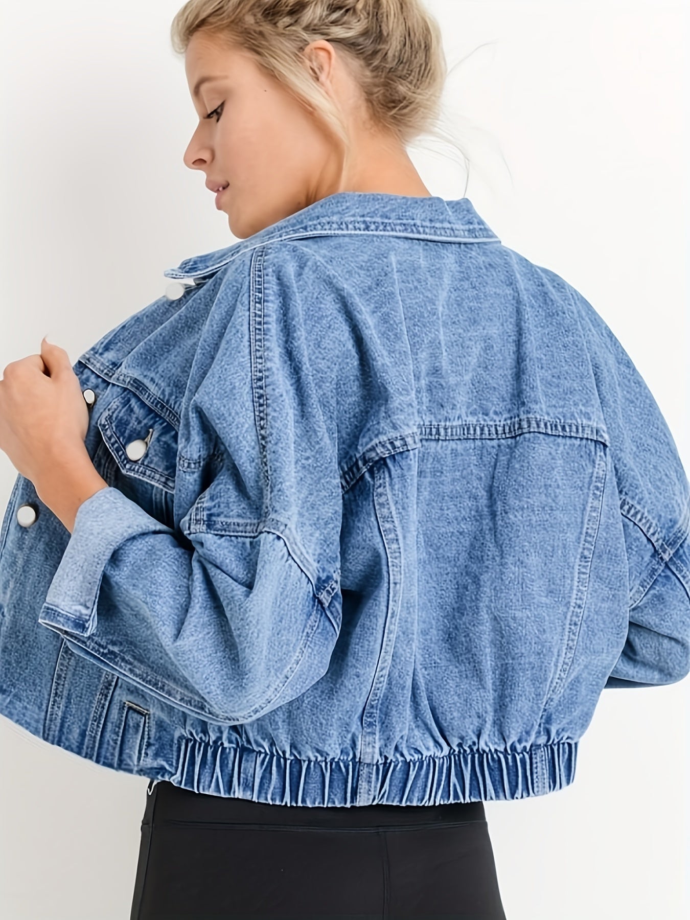Blaue Jeansjacke mit Reverskragen