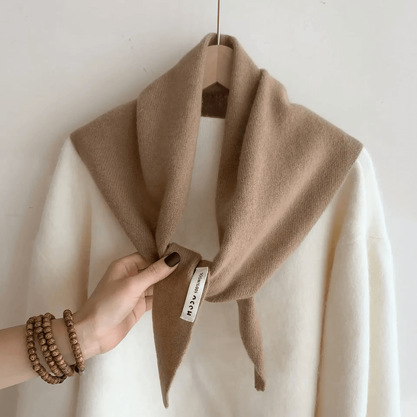 CosyWrap - Écharpe triangulaire tricotée en laine de niche pour femmes, comme foulard ou écharpe chaude