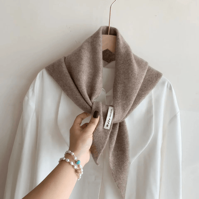 CosyWrap - Gestrickter Dreiecksschal aus Nischenwolle für Frauen, als Halstuch oder warmer Schal