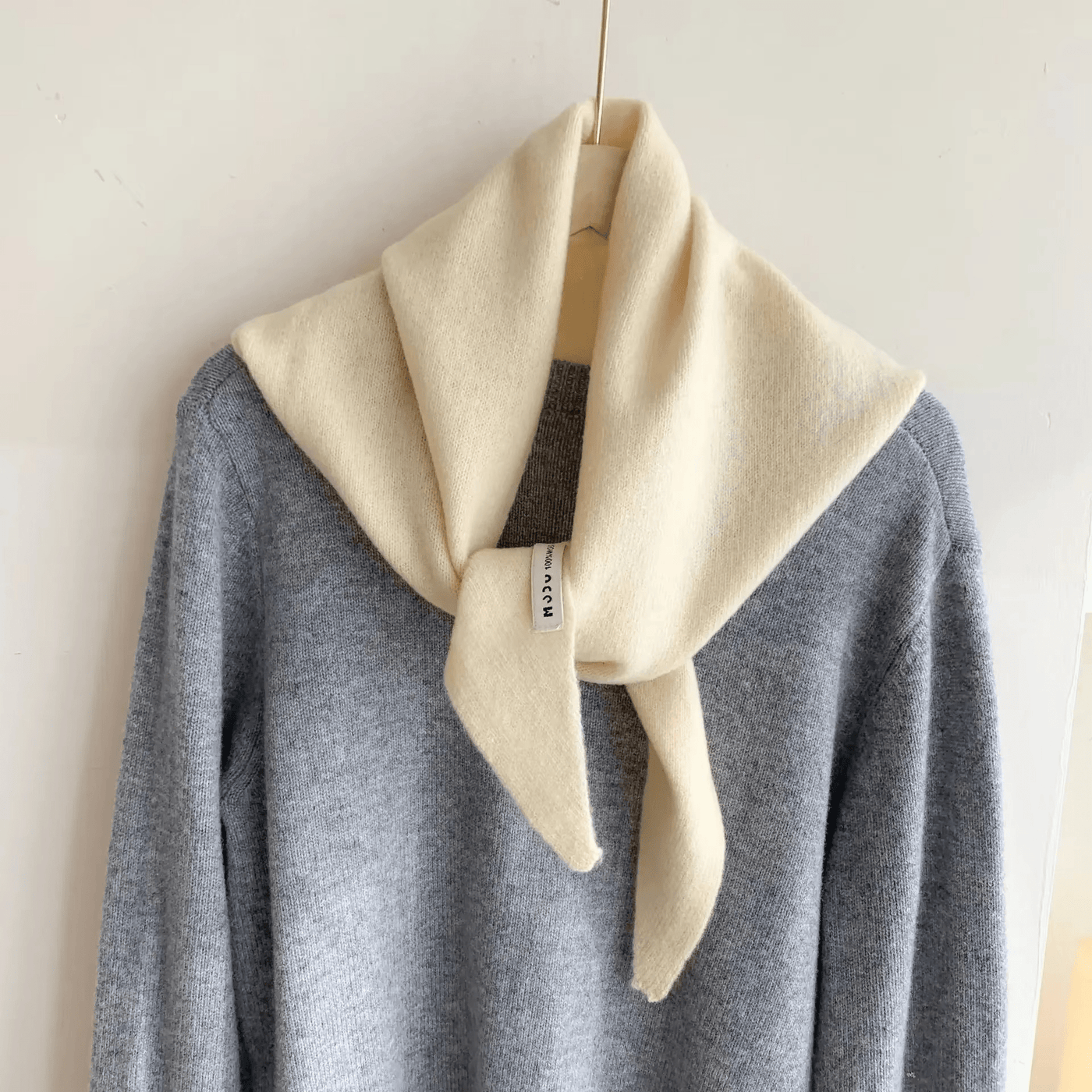 CosyWrap - Gestrickter Dreiecksschal aus Nischenwolle für Frauen, als Halstuch oder warmer Schal