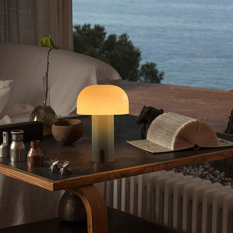 Moderne Tischlampe mit kabellosem Touch-Light